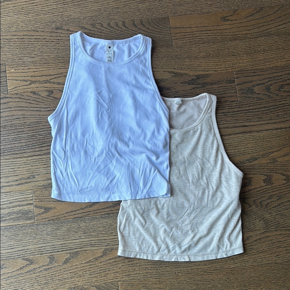 Yogalicious Cream Sleeveless Crop Tank Top. Smoke and pet free home!